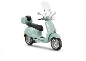 Vespa_Primavera_Elettrica45_VerdeAmabile_UrbanChrome_3-4-Ant-DX